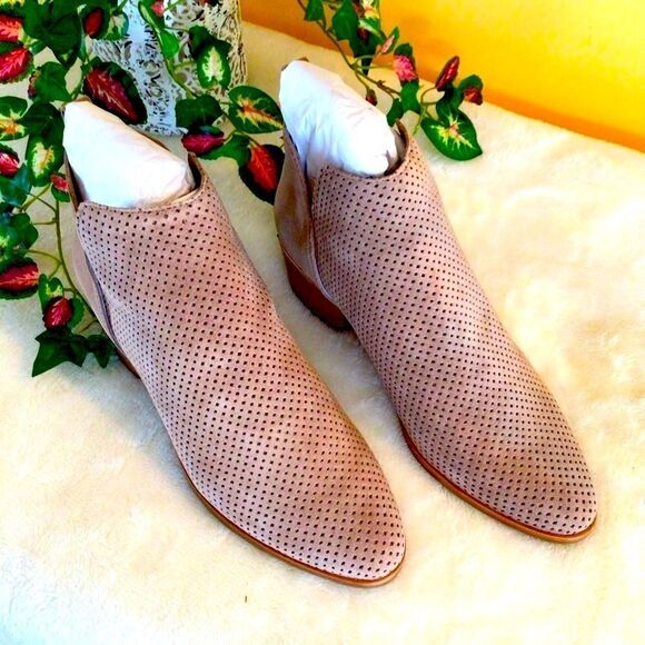 DOLCE VITA STACKED HEEL ALMOND SUEDE BOOTS 9.5 NWT - Picture 6 of 14